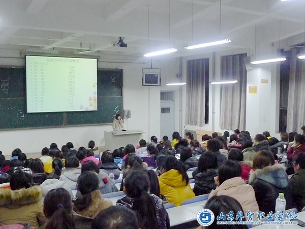 公共外语部冷敏老师做四级讲座.JPG
