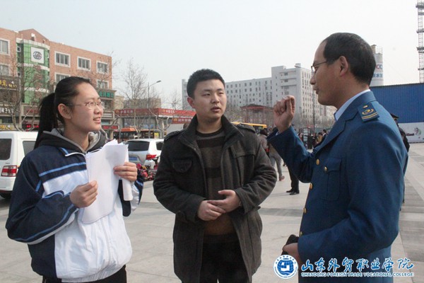 文明公交活动1.JPG 文明公交活动1.JPG