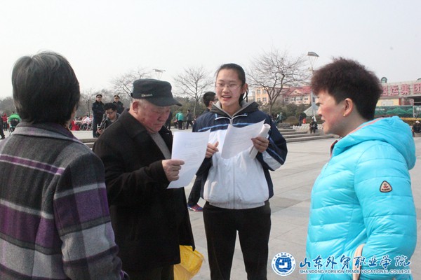 文明公交活动2.JPG 文明公交活动2.JPG