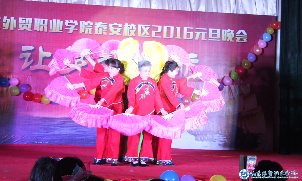 老年舞蹈队.JPG